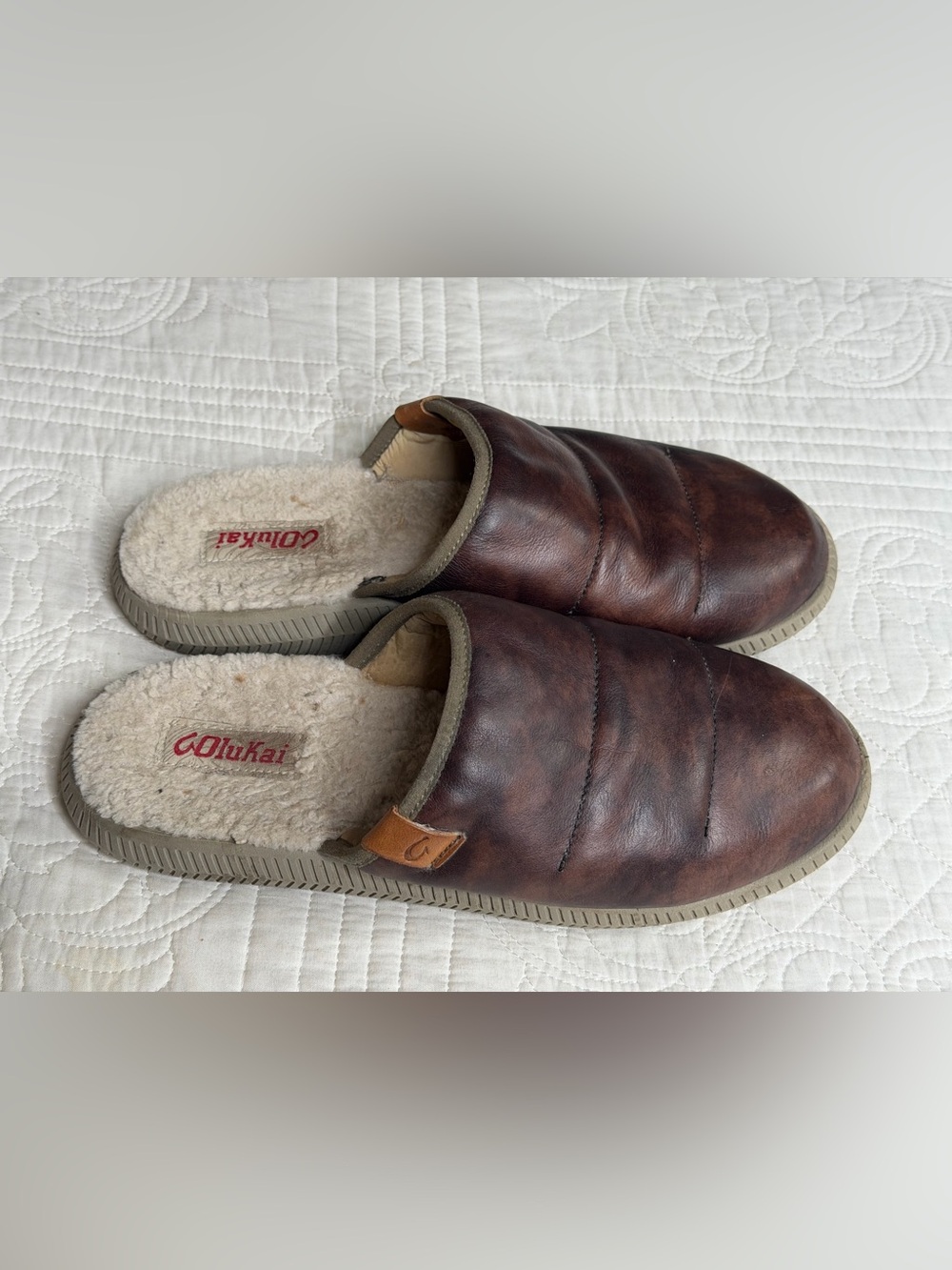 OLUKAI MUA'ILI Mens Sz 9 Dark Wood Silt Leather Slip On Shearling Mule Slippers
